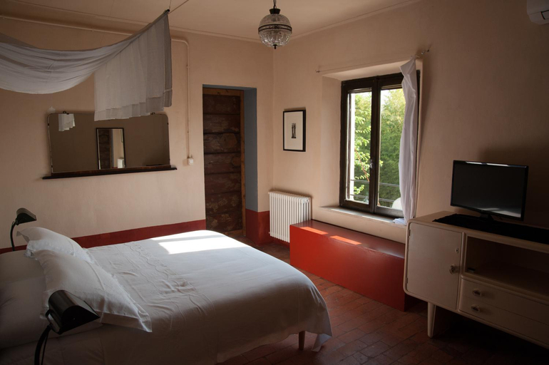 Others 5, Corte Mantovanella, Mantua