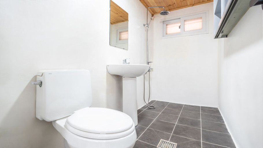 Bathroom 4, Gyeongju Aratteul Hanok Pet Pension, Pohang