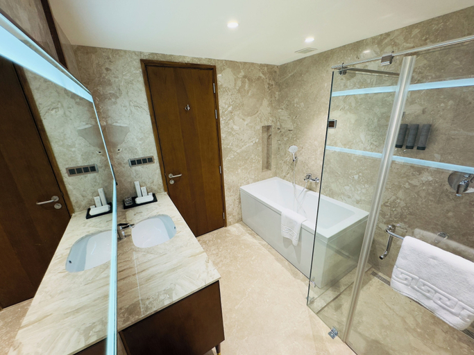 Bathroom 4, Gokulam Grand Kozhikode, Kozhikode