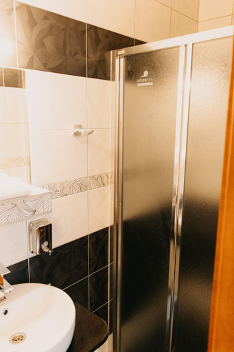 Bathroom 3, Palma Superior, Szeged