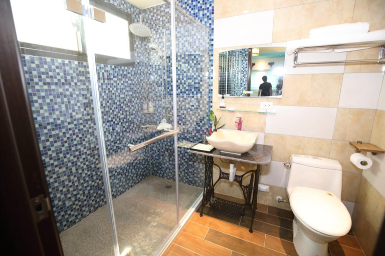 Bathroom 3, DuGu Hostel, Kinmen