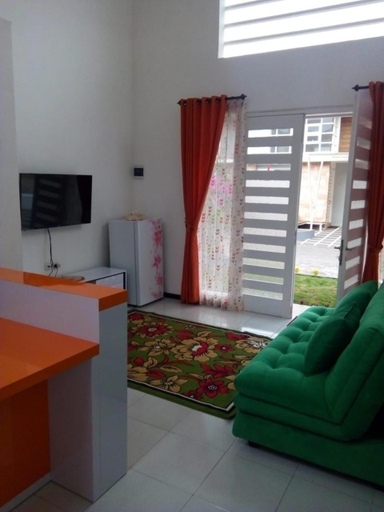 Others 5, Vila Monex, Malang