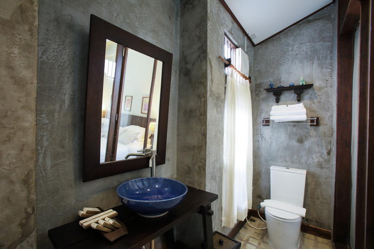 Bathroom 11