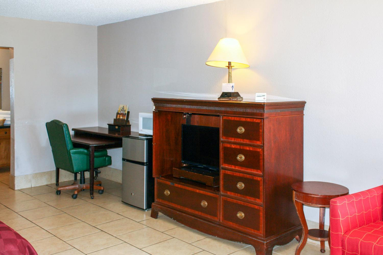 Others 2, Toledo Town Inn, Sabine