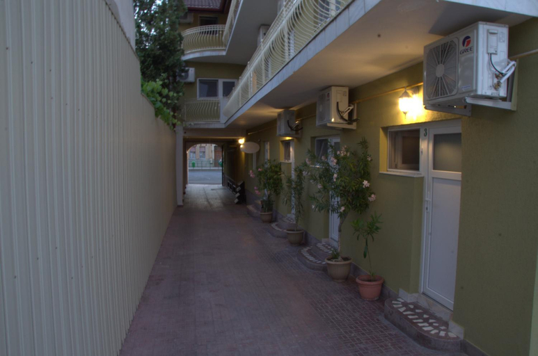 Others 4, Pensiune Xe-Mar, Arad