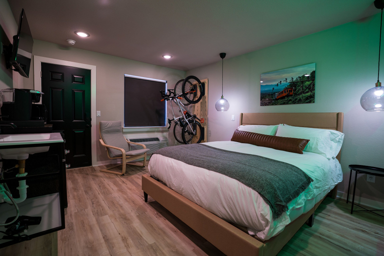 Bedroom 3, The Bike Inn, Benton