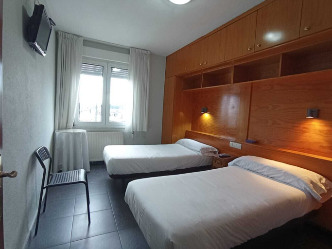 Bedroom 2, Puente Azud, Asturias