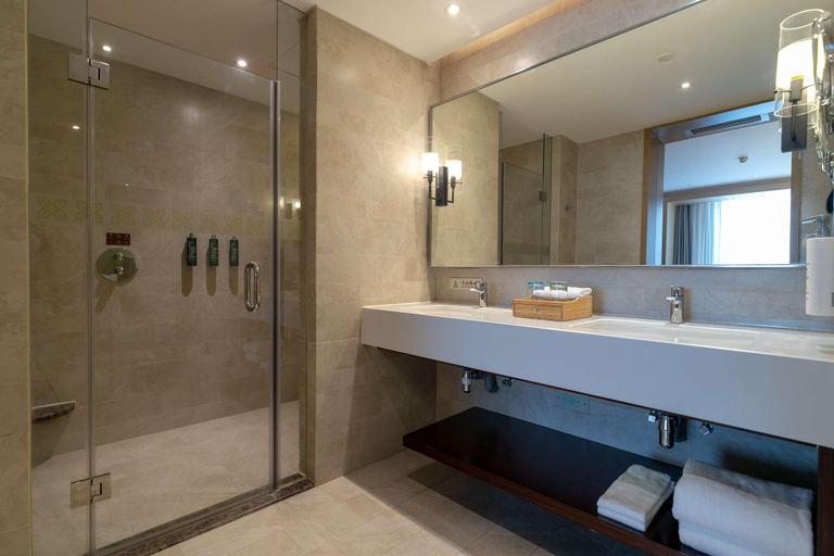 Bathroom 16