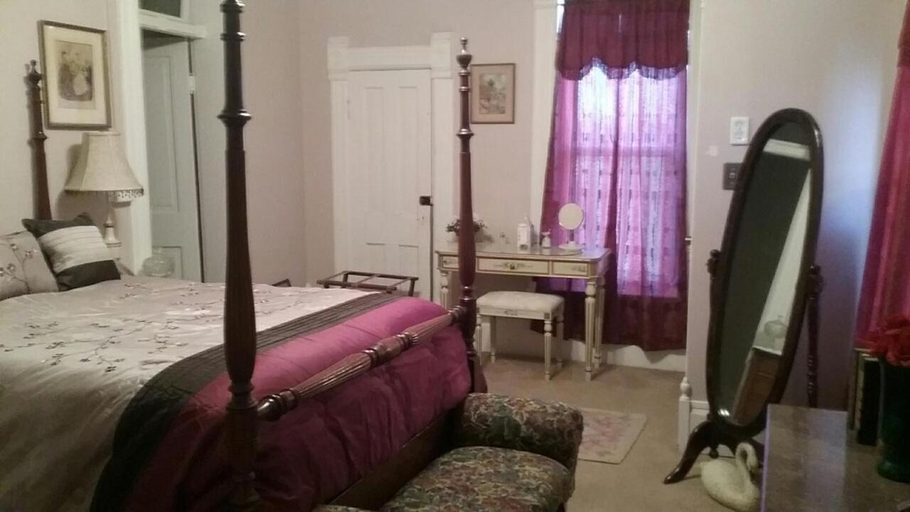 Bedroom 2, Smithville Historical Museum and Inn, Kansas City