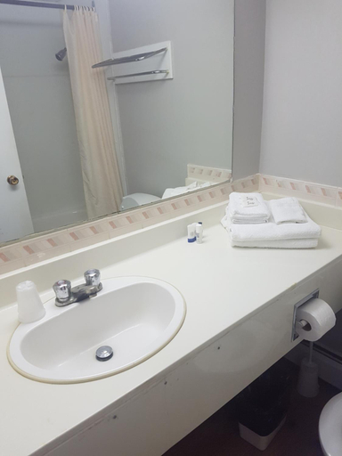 Bathroom 2, Olympia Lodge, Division No. 6