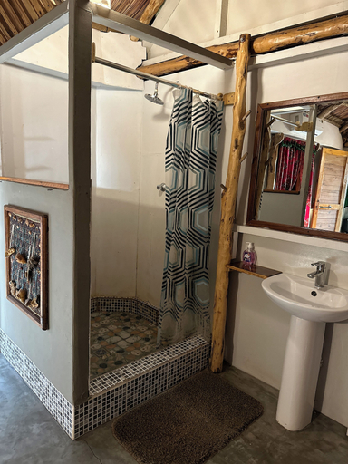 Bathroom 2, Bemugis Place, Matutuíne