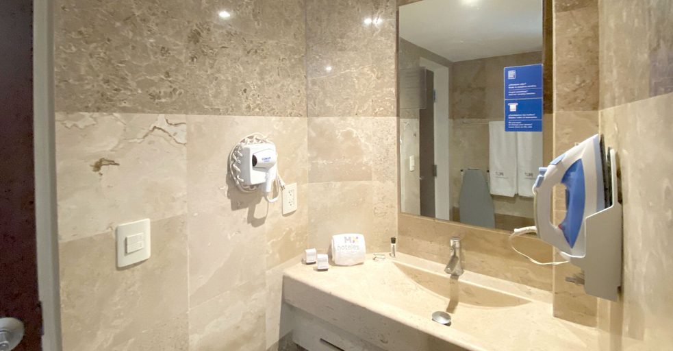 Bathroom 4, Hotel MX Forum Buenavista, Mexico City