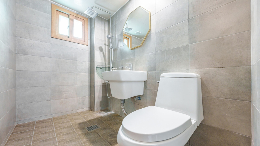Bathroom 3, Yeosu Porrr Ocean View Pension, Yeosu