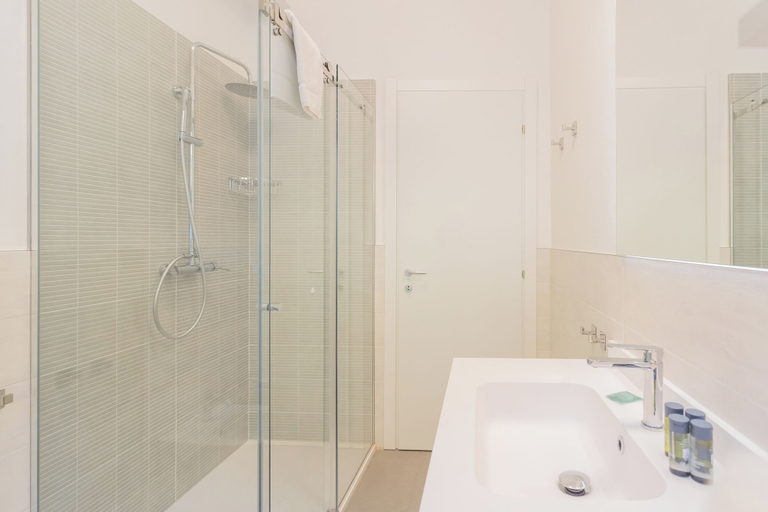 Bathroom 4, White Lake View Apartment by Rent all Como, Como