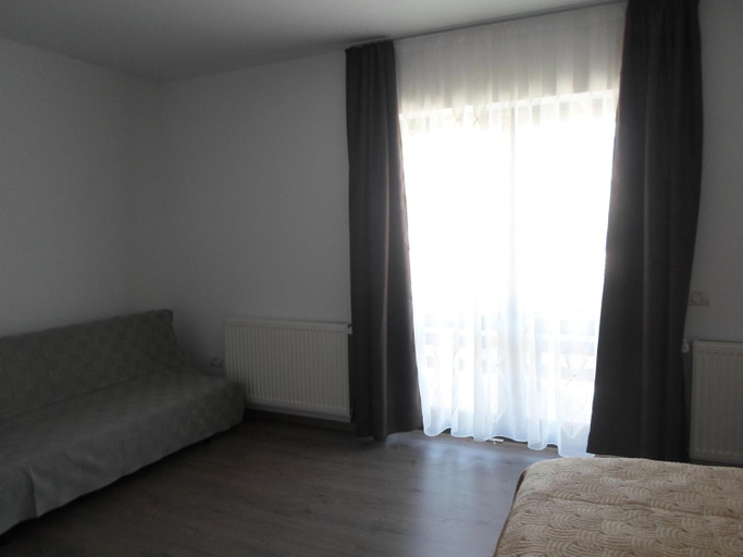 Others 4, Casuta din Gradina, Manastirea Humorului