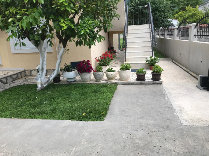 Others 4, Apartment K2