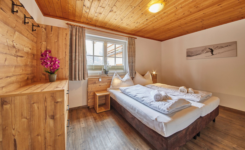 Bedroom 2, Delfi Ski & Bike Apartments, Zell am See