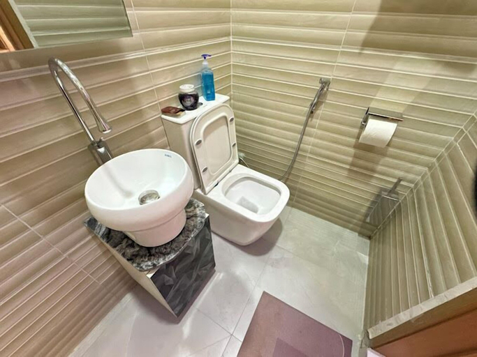 Bathroom 3, Lush Meadows Apartments, AbujaMun