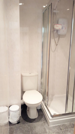 Bathroom 3, St Nicholas Holiday Apartments, Blackpool