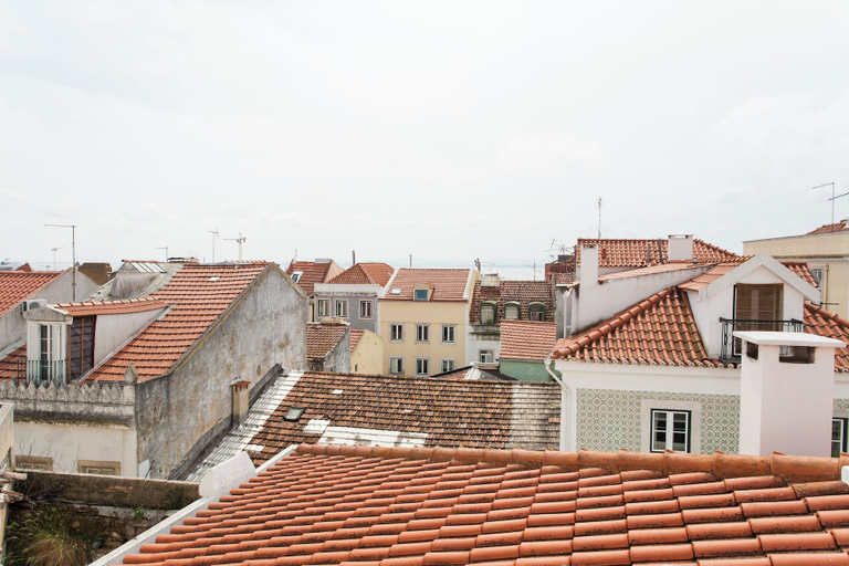 JOIVY Sleek City View flat in Lapa, Lisboa