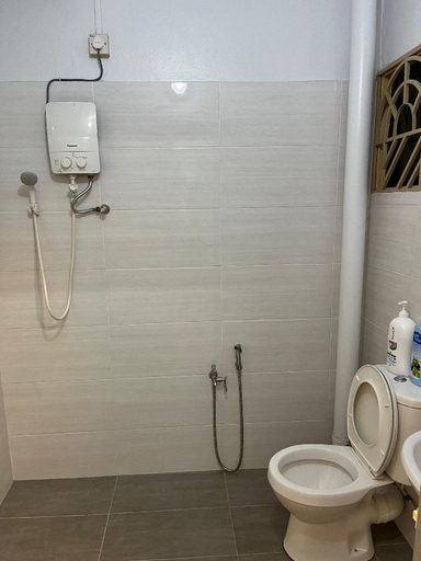 Bathroom 2, Klebang Meru Ipoh 20 pax Corner House, Kinta
