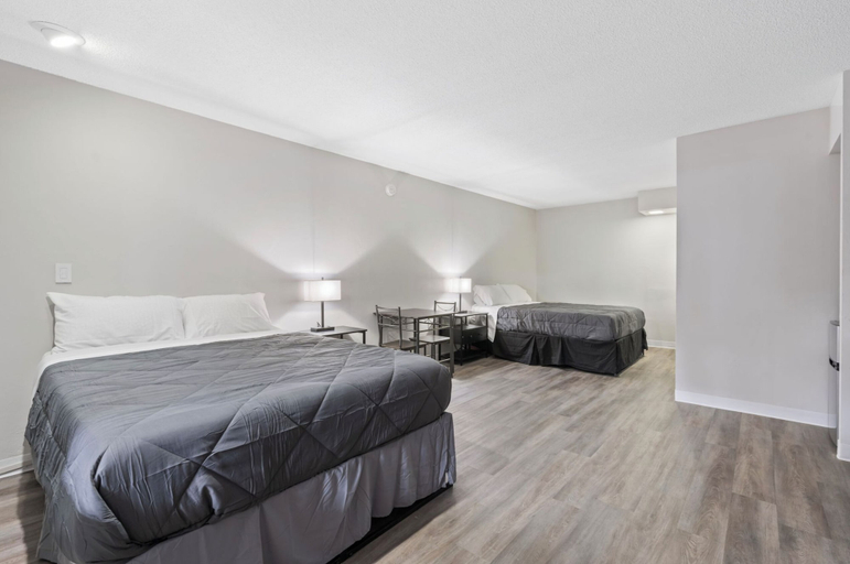 Bedroom 4, Willow Inn Suites, Eau Claire