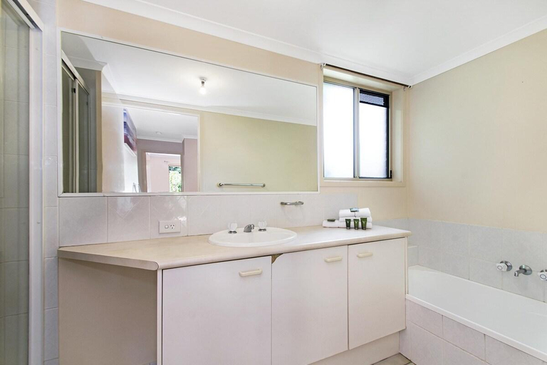 Bathroom 3, Townhouse Holiday: close walk to beach & shops, Maroochy - Coastal North