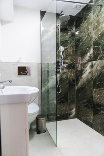 Bathroom 4, Myda, Apahida