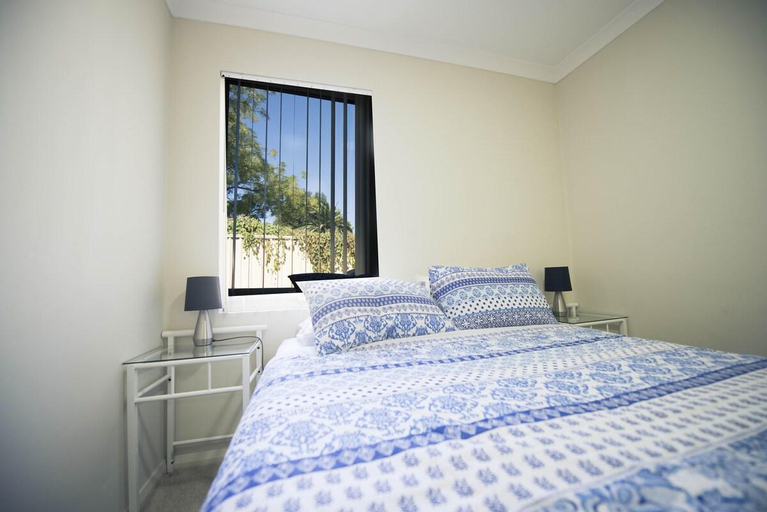 Bedroom 2, Unit close to airport, hospital, shops & transport, Swan
