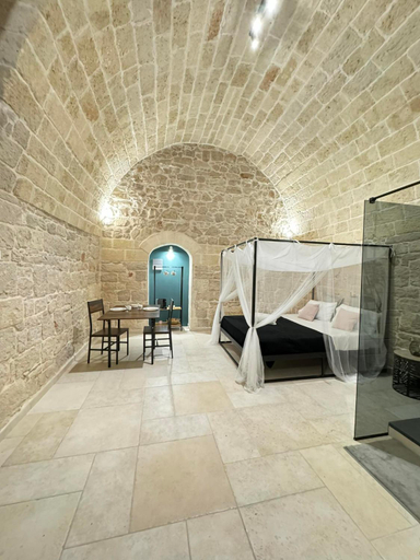 Others 2, Amale Suite 25 Medioevo Design, Bari