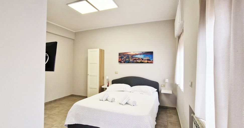 Bedroom 4, Rossini 37, Napoli