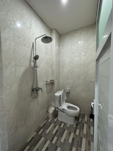 Bathroom 10