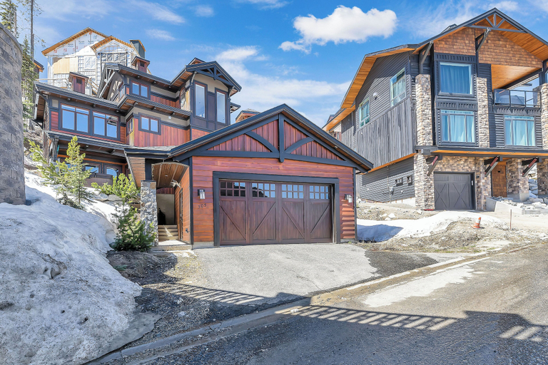 Exterior & Views 2, Snow Therapy Chalet Ski In Out & Hot Tub, Kootenay Boundary