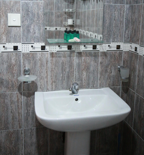 Bathroom 3, Hotel King Ray by TBS, K.F.G. & G. Korale