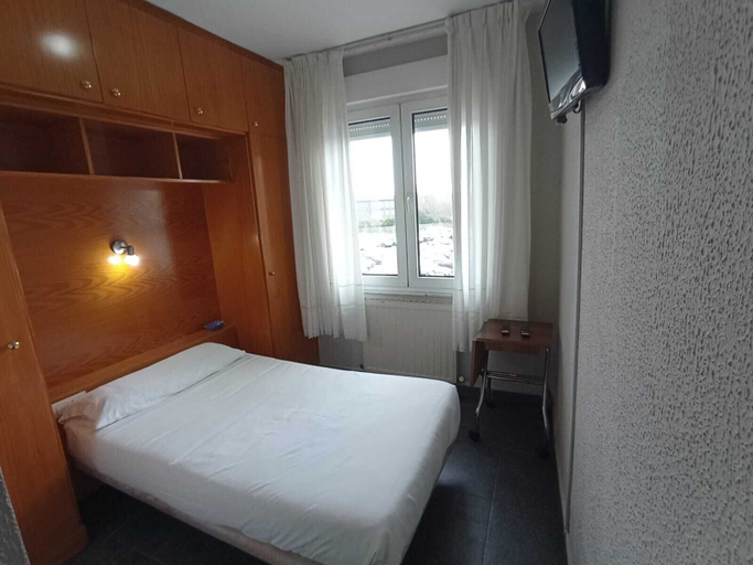 Bedroom 3, Puente Azud, Asturias
