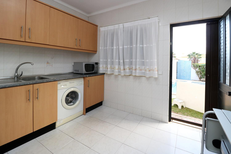 Others 5, Villa Estela, Albufeira