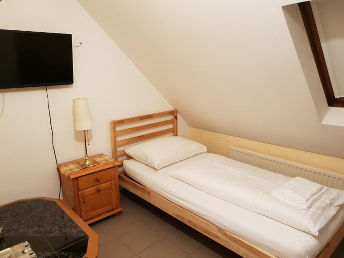 Bedroom 2, Pirates Hotel, Bruck an der Leitha