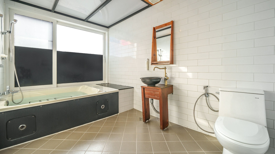Bathroom 4, Namhae Aria Spa Pension, Namhae