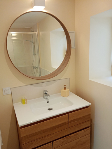 Bathroom 5, Rose Garden Bayeux, Calvados