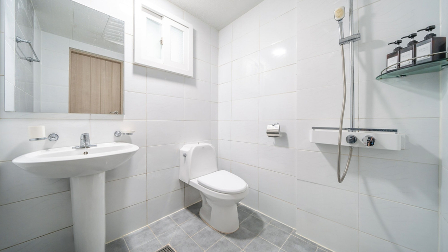 Bathroom 4, Pocheo Welcome Paw and Meow Pet Pension, Pocheon