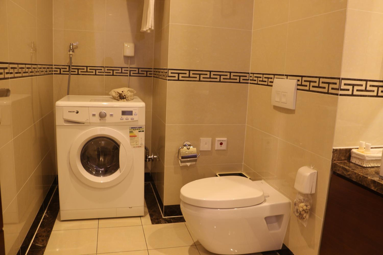 Bathroom 4, Qingdao Elegant Central Apartment, Qingdao