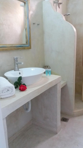 Bathroom 4, Studios Anemomilos, South Aegean