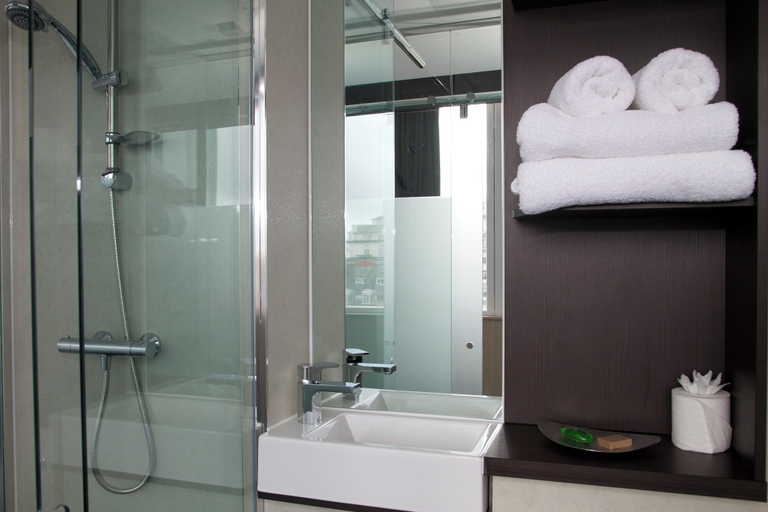 Bathroom 4, The Z Hotel Liverpool, Sefton