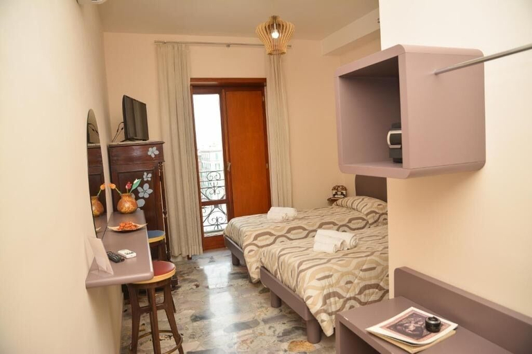 Bedroom 2, FURTURE' ROOMS, Napoli