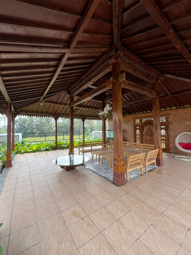 Sampai Villa Queensland, Sleman