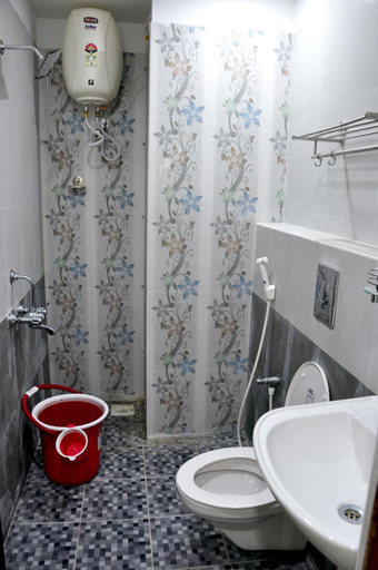 Bathroom 2, AnandhiRam Heritage (Residency), Karaikal