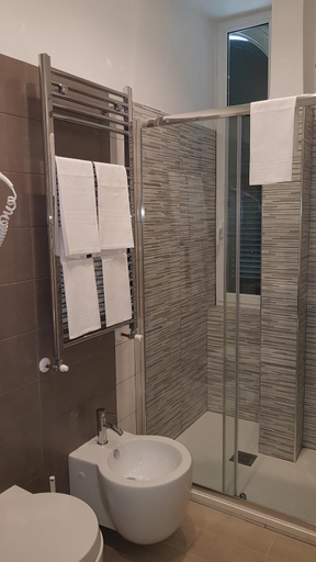 Bathroom 10