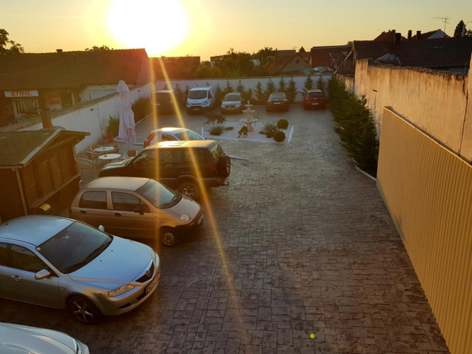 Others 5, Pensiune Xe-Mar, Arad