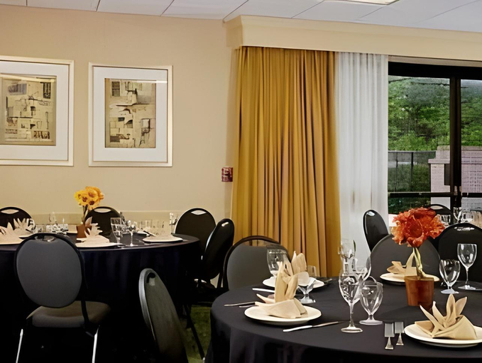 Food & Drinks 4, Courtyard by Marriott Atlanta Perimeter Center, Fulton
