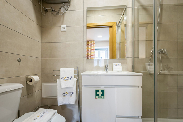 Bathroom, Comtesse Guest House 213 by Homing, Lisbon